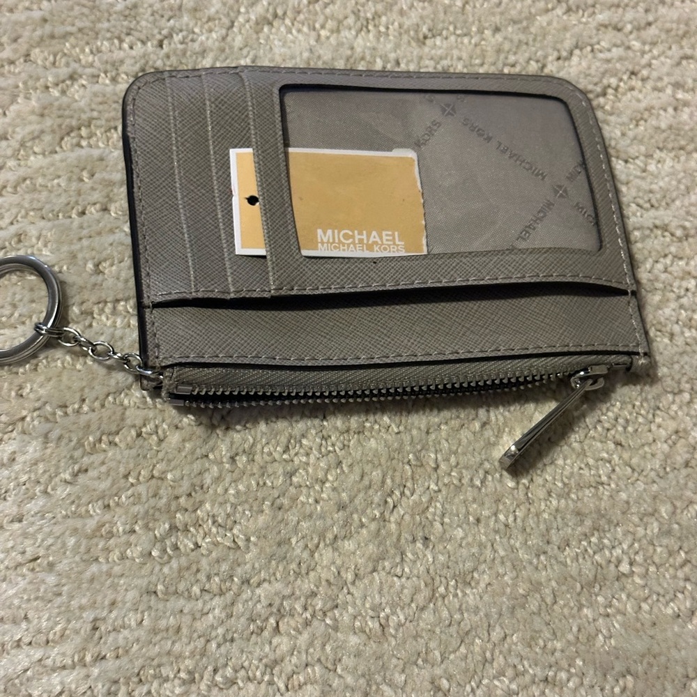 Michael Kors Textured Gray card and ID wallet - Picture 2 of 4